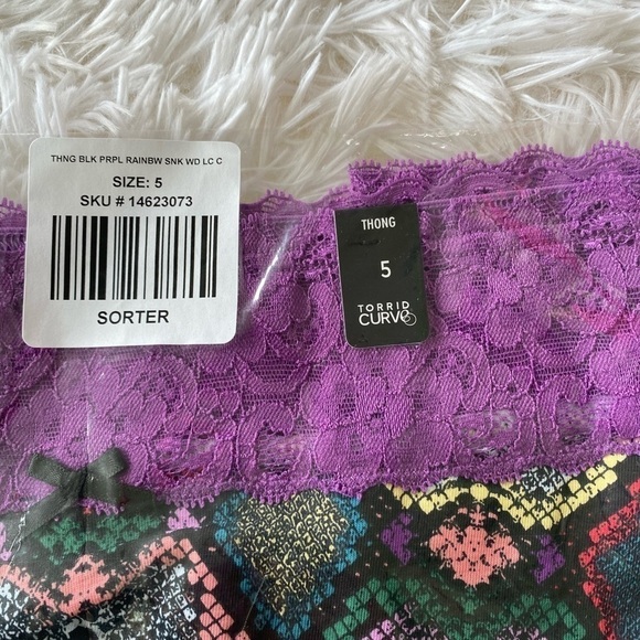 Torrid Wide Lace Trim Thong Multicolor Snake Print Purple Panties 5X NEW - Picture 5 of 8